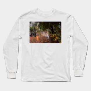 A lonely in rainy day in Honolulu Long Sleeve T-Shirt